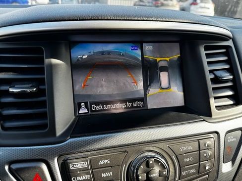 Used 2018 Nissan Pathfinder SL image 3