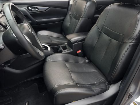 Used 2016 Nissan Rogue SV image 15