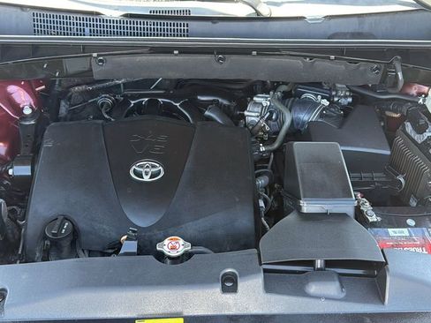 Used 2019 Toyota Highlander XLE FWD image 36