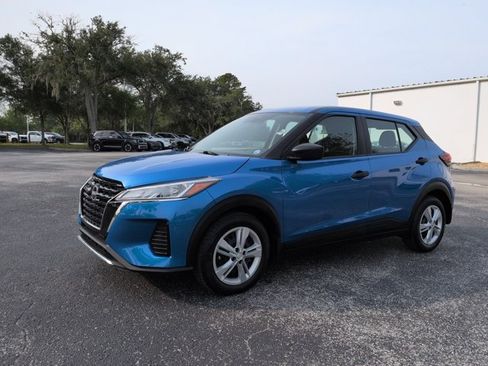 Certified 2025 Nissan Kicks Play S FWD image 8