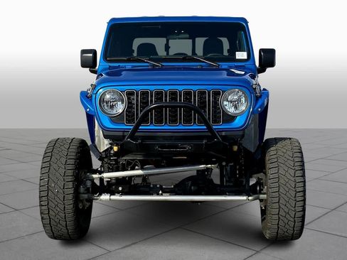 Used 2025 Jeep Gladiator Sport image 3