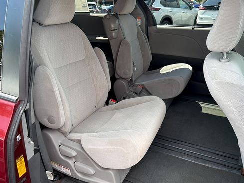 Used 2017 Toyota Sienna LE FWD image 8