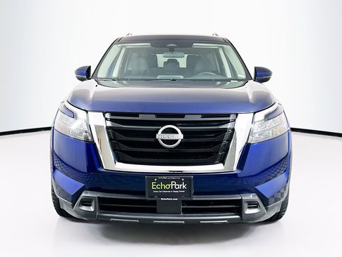 Used 2025 Nissan Pathfinder SV AWD/4WD image 2