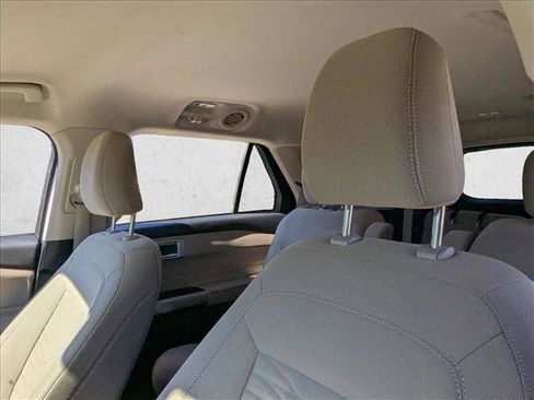 Used 2021 Ford Explorer XLT image 16