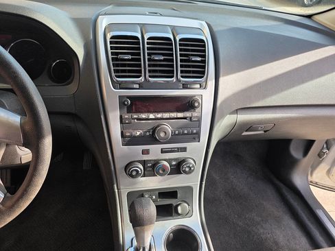 Used 2009 GMC Acadia SLE FWD image 18