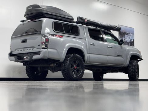 Used 2019 Toyota Tacoma TRD Sport w/ Technology Package AWD/4WD image 4