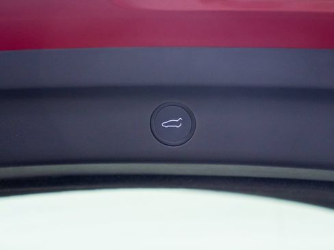 Used 2022 Tesla Model Y Long Range AWD/4WD image 35