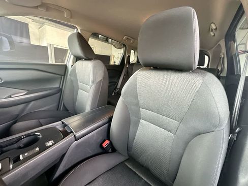Used 2025 Nissan Rogue SV FWD image 14