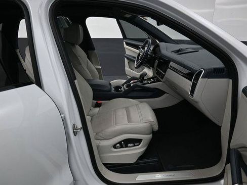 Used 2020 Porsche Cayenne AWD/4WD image 34