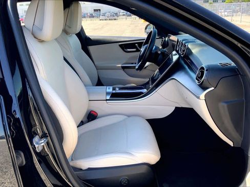 Used 2025 Mercedes-Benz C 300 Sedan image 9