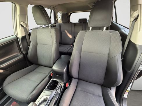 Used 2018 Toyota RAV4 XLE AWD/4WD image 13