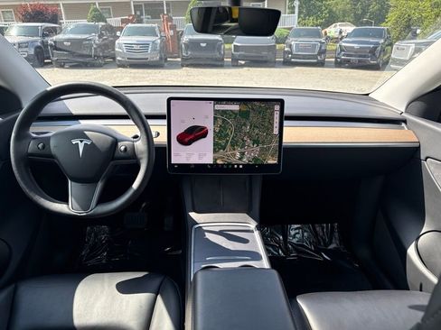 Used 2021 Tesla Model Y Long Range AWD/4WD image 13
