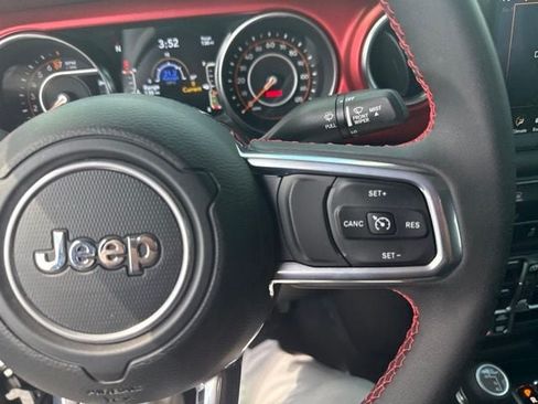 Used 2023 Jeep Gladiator Rubicon w/ LED Lighting Group AWD/4WD image 21