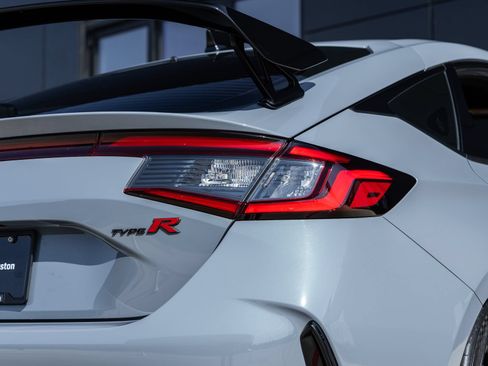 Used 2023 Honda Civic Type R image 13