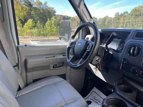 Used 2021 Ford E-350 and Econoline 350 Super Duty w/ Power Windows & Locks Group image 11