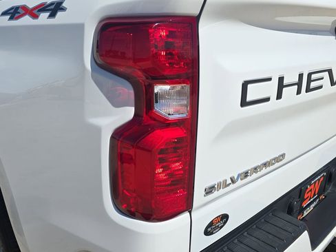 Used 2023 Chevrolet Silverado 1500 Custom image 33