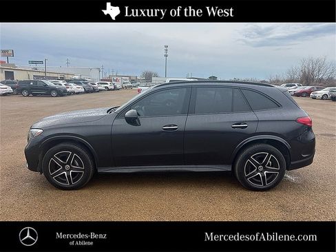 Used 2025 Mercedes-Benz GLB 250 image 1