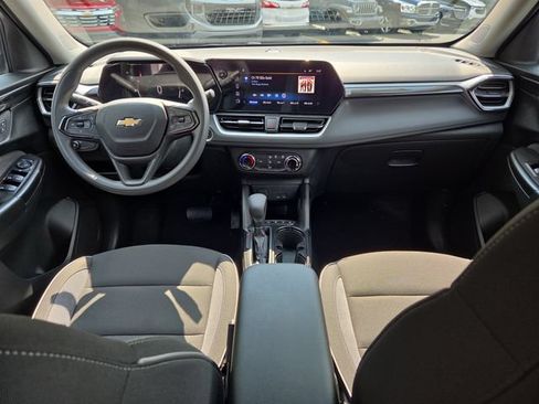 Used 2025 Chevrolet TrailBlazer LS w/ LS Convenience Package FWD image 14
