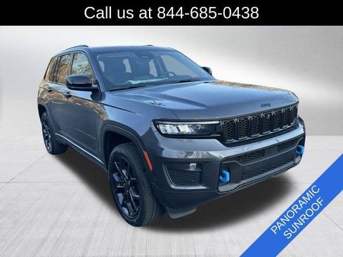 Used 2023 Jeep Grand Cherokee 30th Anniversary image 3