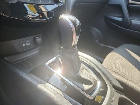 Used 2022 Nissan Rogue Sport S image 15