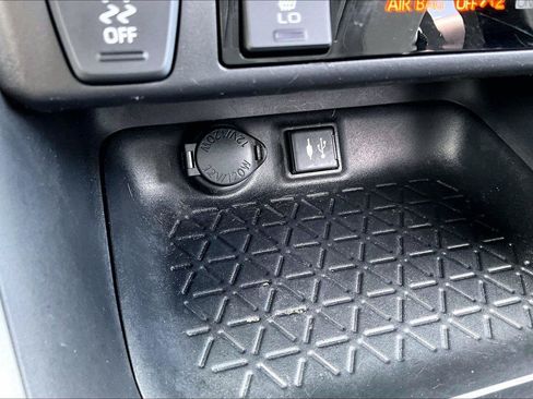 Used 2019 Toyota RAV4 XLE w/ Convenience Package AWD/4WD image 32
