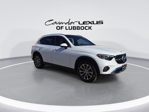 Used 2025 Mercedes-Benz GLC 300 4MATIC image 2