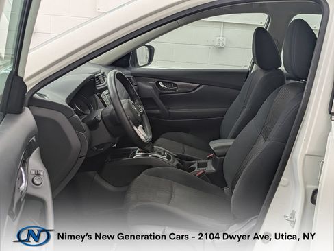 Used 2018 Nissan Rogue SV FWD image 3
