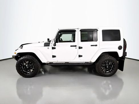 Used 2014 Jeep Wrangler Unlimited Sahara AWD/4WD image 4