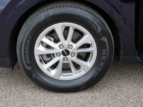 Certified 2024 Kia Carnival LX image 15