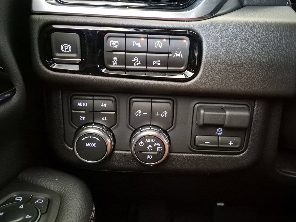 New 2026 GMC Yukon XL Denali w/ Advanced Technology Package AWD/4WD image 21