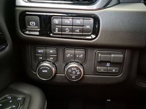 New 2026 GMC Yukon XL Denali w/ Advanced Technology Package AWD/4WD image 21