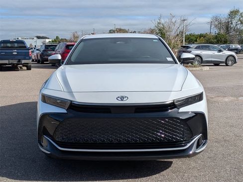 Used 2025 Toyota Crown XLE image 8