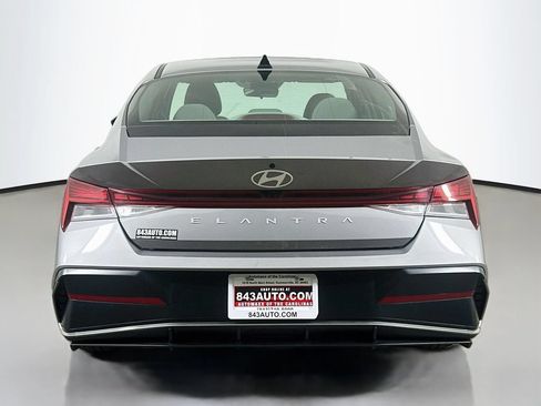 Used 2025 Hyundai Elantra SEL FWD image 6
