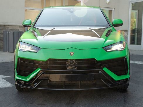 Used 2023 Lamborghini Urus Performante image 3