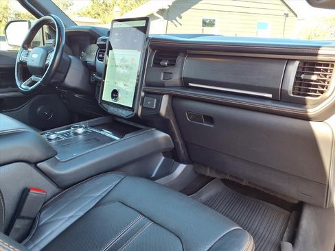 Used 2022 Ford Expedition Platinum image 12