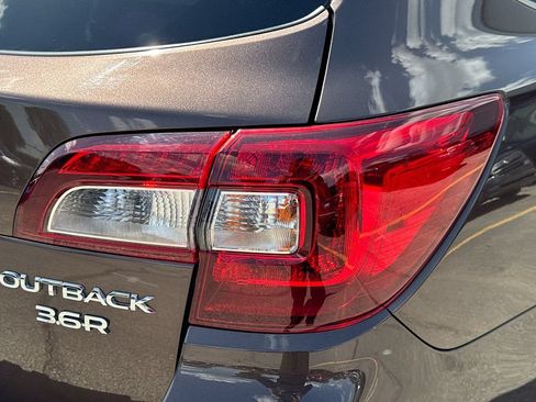 Used 2019 Subaru Outback 3.6R Touring w/ Popular Package #3A AWD/4WD image 34