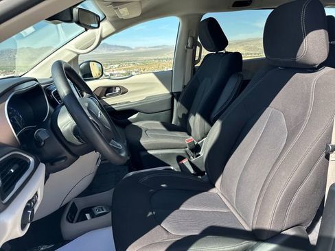 Used 2024 Chrysler Voyager LX image 9