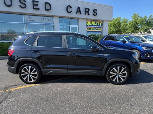 Certified 2023 Volkswagen Taos SE w/ Panoramic Sunroof Package AWD/4WD image 2