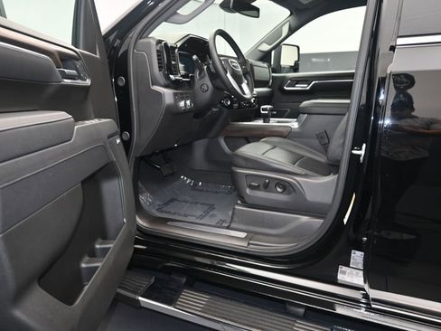 Used 2025 GMC Sierra 1500 SLT w/ SLT Premium Plus Package AWD/4WD image 10