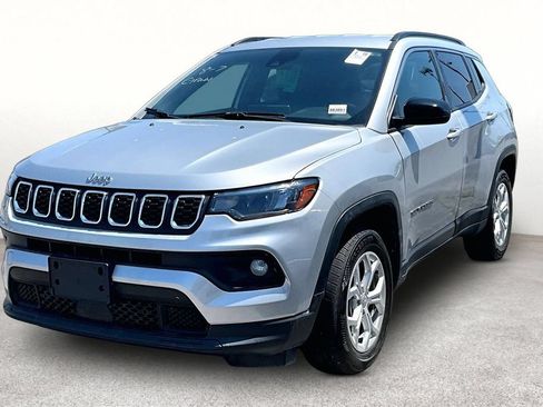 Used 2024 Jeep Compass Latitude AWD/4WD image 13