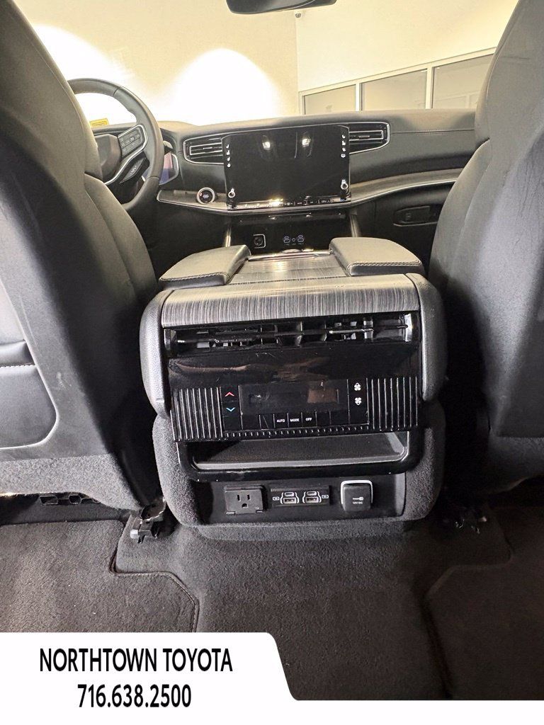 Used 2024 Jeep Wagoneer Series II w/ Flexible Seating Group RWD image 14