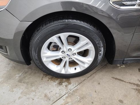 Used 2017 Ford Taurus SE FWD image 35