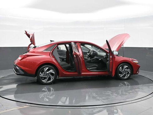 Used 2024 Hyundai Elantra SEL w/ Convenience Package image 38