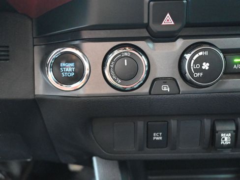 Used 2019 Toyota Tacoma TRD Off-Road image 31