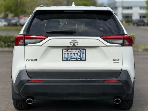 Used 2019 Toyota RAV4 XLE Premium w/ Cold Weather Package AWD/4WD image 4