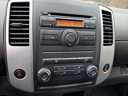 Used 2011 Nissan Frontier SV image 3