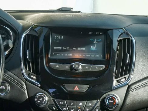 Used 2017 Chevrolet Cruze Premier image 13