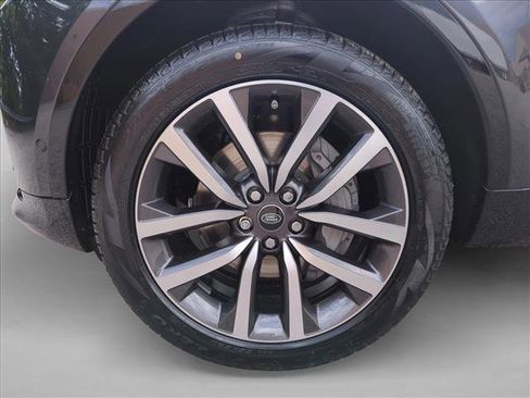 Certified 2024 Land Rover Discovery Dynamic SE image 14