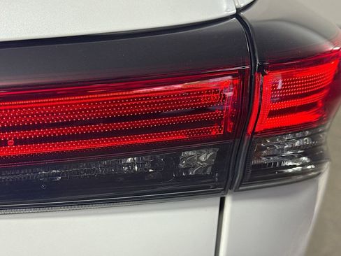 Used 2023 Toyota Highlander XLE image 32