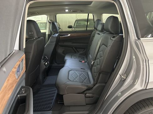 New 2026 Volkswagen Atlas SE FWD image 14
